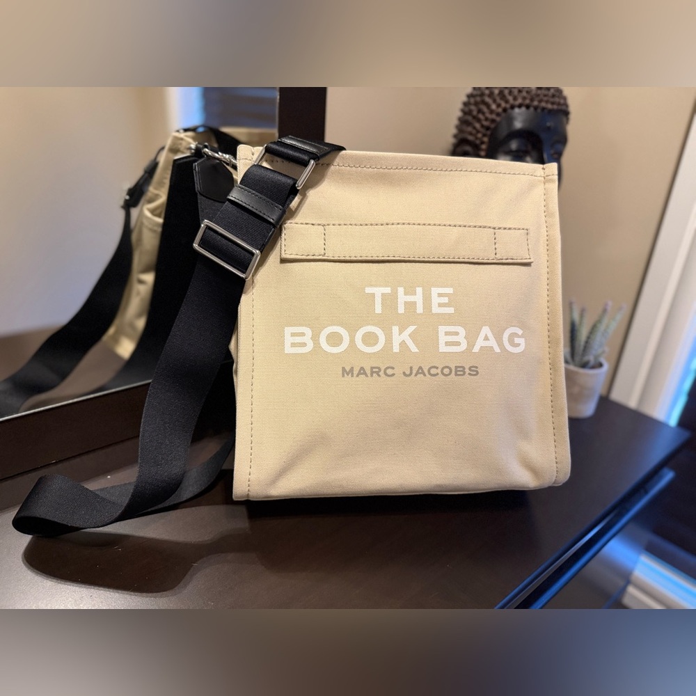 🎀Marc Jacobs Beige Book Bag with Black Straps🎀